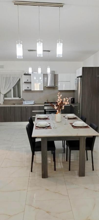 Large And Modern Apartment In The Centre Of Malta Mosta Εξωτερικό φωτογραφία