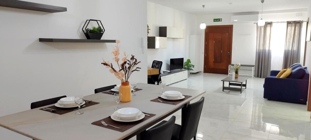 Large And Modern Apartment In The Centre Of Malta Mosta Εξωτερικό φωτογραφία