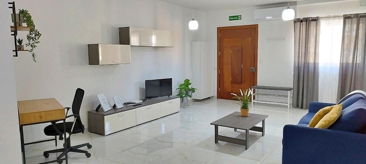 Large And Modern Apartment In The Centre Of Malta Mosta Εξωτερικό φωτογραφία