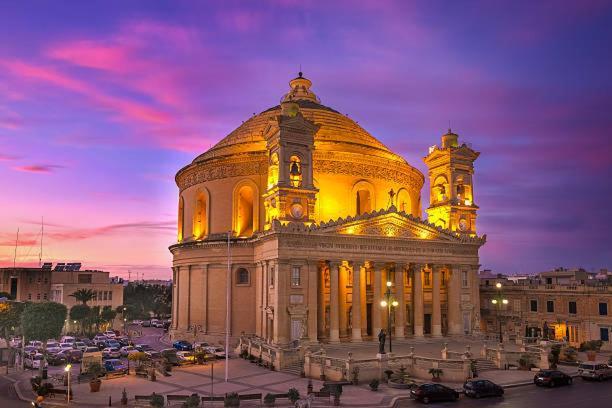 Large And Modern Apartment In The Centre Of Malta Mosta Εξωτερικό φωτογραφία